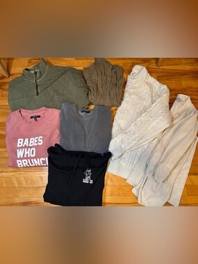 Women’s medium sweater lot